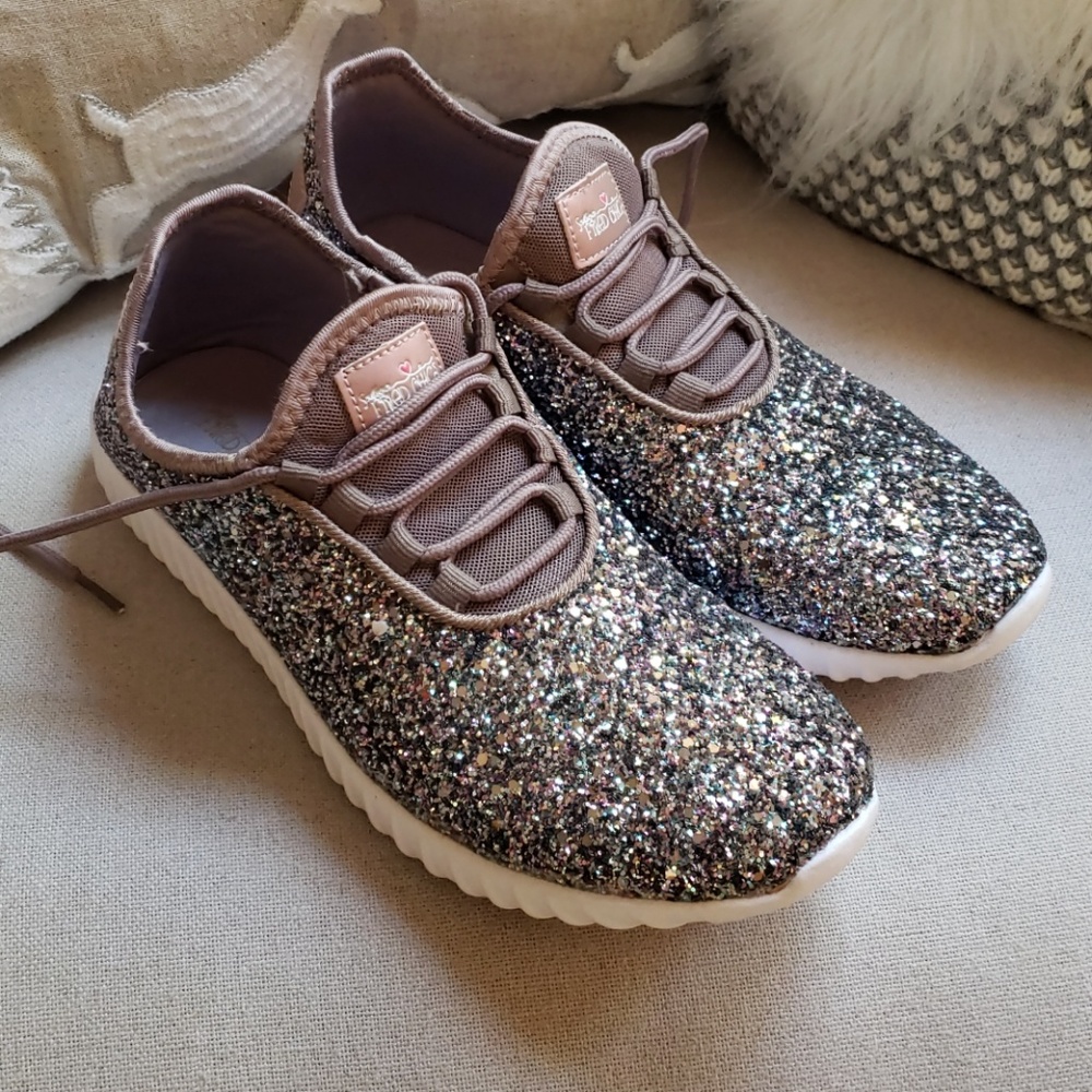 GORGEOUS sequined sneakers